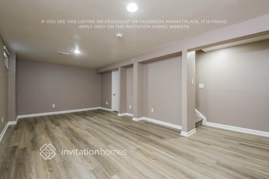 Building Photo - 10507 W 107th Ave