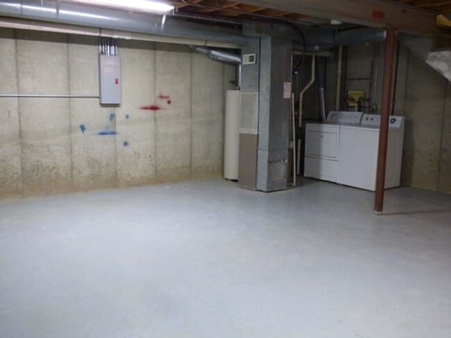 Building Photo - Beautiful 2 bd 1 1/2 ba as soon as July 1 ...