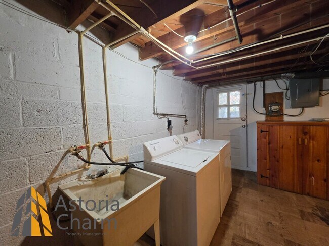 Building Photo - 716 Glenwood Ave