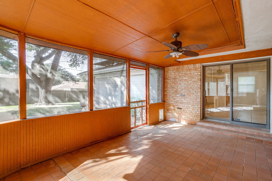 Building Photo - 1706 Larkspur Dr