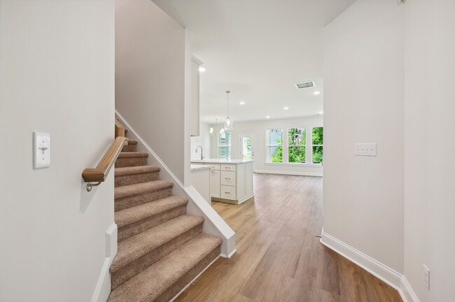 Building Photo - 109 Alluvium Ln