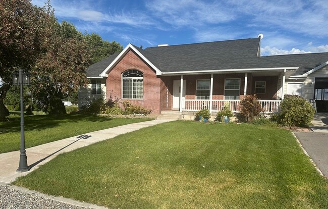 Building Photo - 80 S Center St