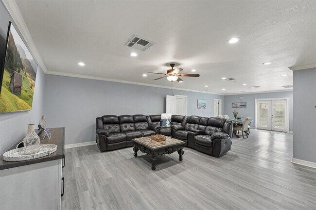Building Photo - 3328 Bernardo De Galvez Ave