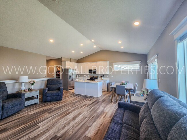 Building Photo - 4 bedroom 3 bathroom Ranch Style home with over 2500 sq feet of living space and a Finished Basement