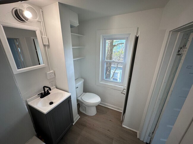 Building Photo - 303 Weston Ave