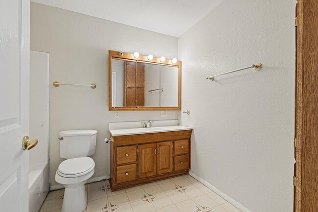 Building Photo - 216 Red River Dr