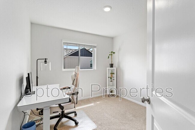 Building Photo - 876 N 18th Ave