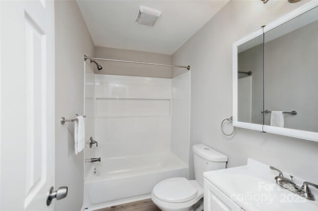 Building Photo - 27 Dorland Ave SW