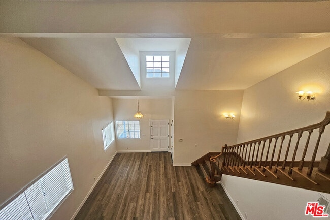 Building Photo - 7556 Thousand Oaks Dr