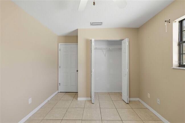 Building Photo - 7818 NE 21 Ave