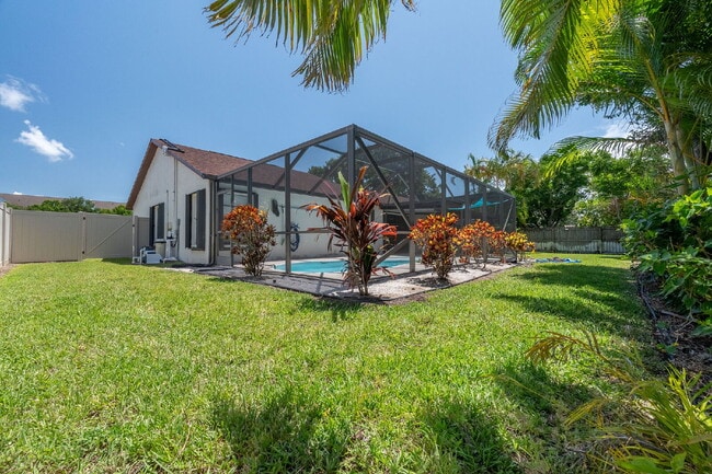 Building Photo - Beautifully updated Pool Home