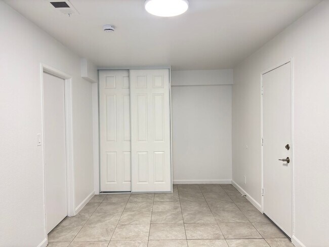 Building Photo - Renovated Spacious East Lancaster Single Story Home