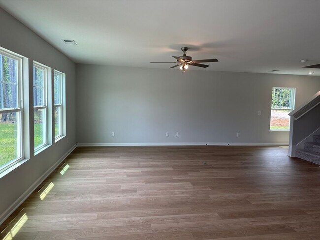 Building Photo - 207 Chime Creek Dr