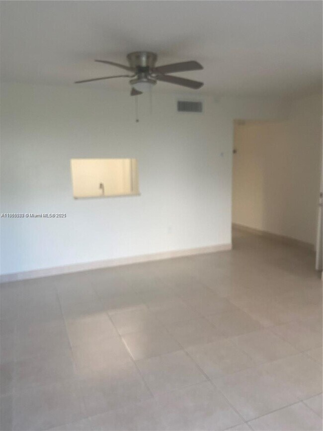 Building Photo - 711 N Pine Island Rd