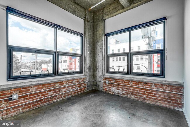 Building Photo - 4800 Brown St
