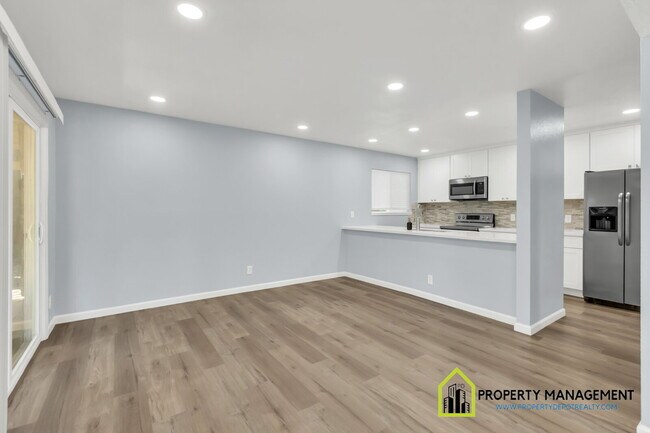 Building Photo - Charming 3-Bed Oasis with 2 Full Baths in Sacramento's Serene Pocket Neighborhood