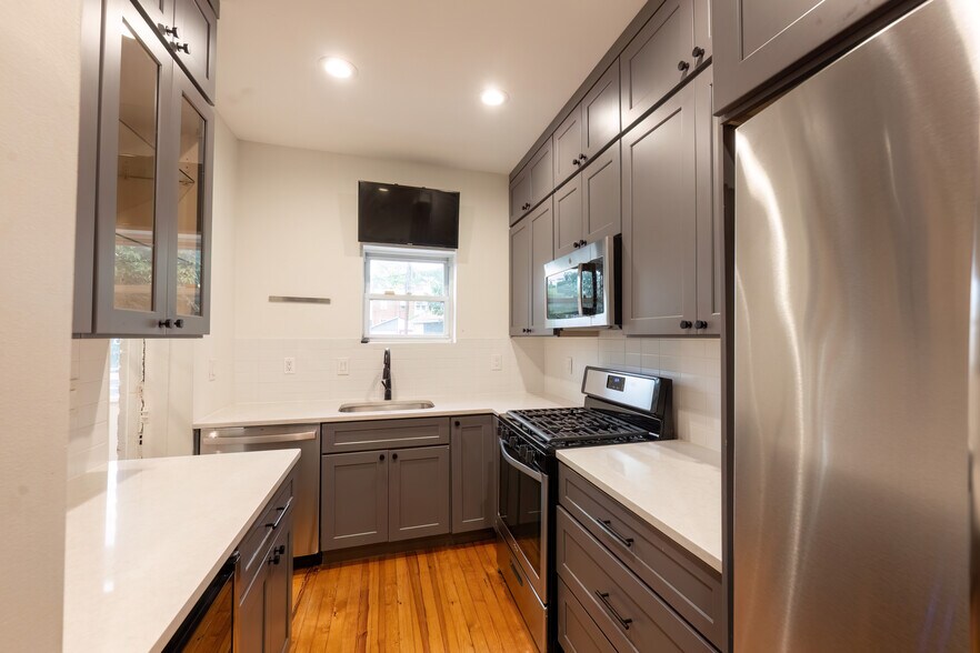 Building Photo - 317 Ingraham St NW