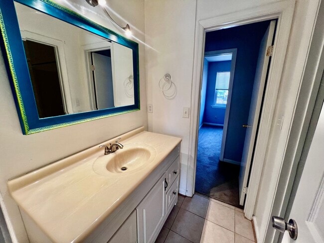 Building Photo - Charming Townhome in the Heart of Virginia Beach