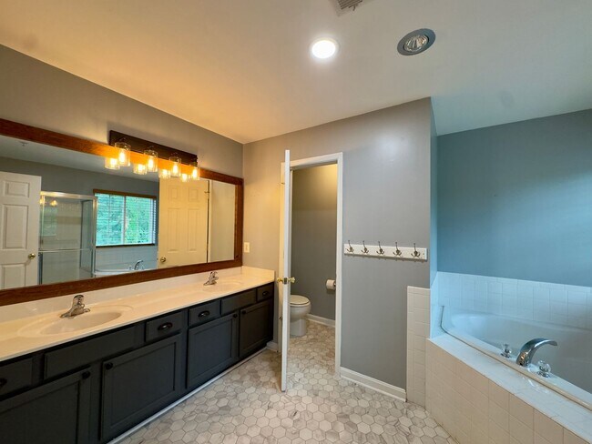 Building Photo - Charming 3BD/2BA/2 Half Bath Townhome with Garage in Havre de Grace, MD!