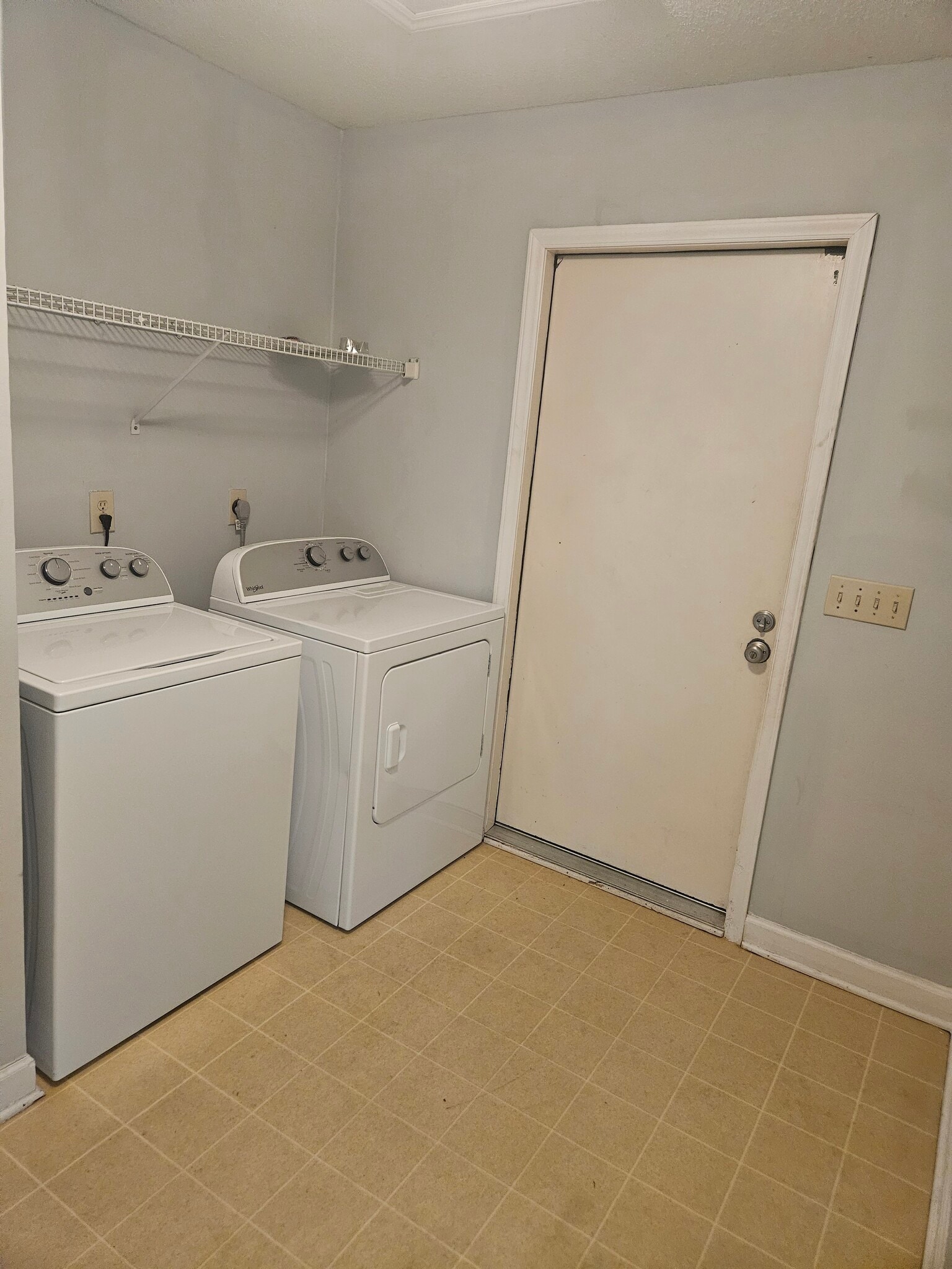 Building Photo - 6902 Persimmon Pl