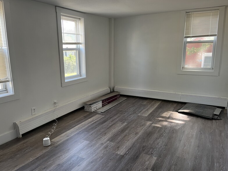 Building Photo - 13 Albro Ave