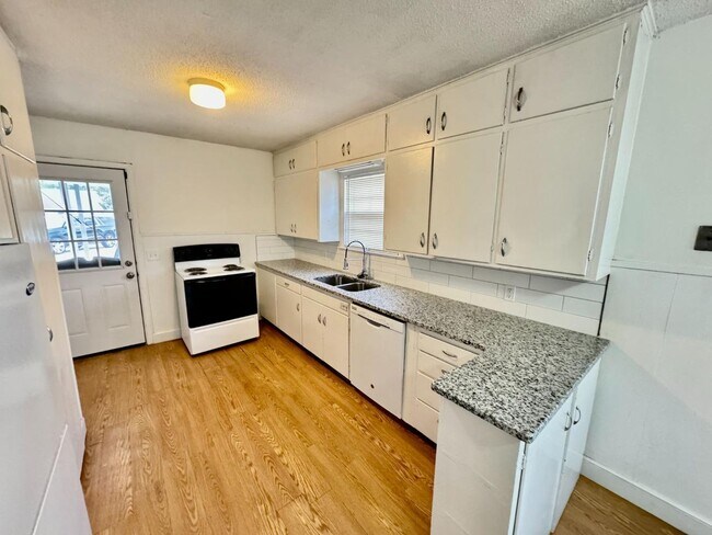 Building Photo - 3322 26th St