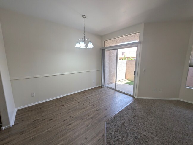 Building Photo - 3 Bedroom Townhome at Townes at Southpark ...