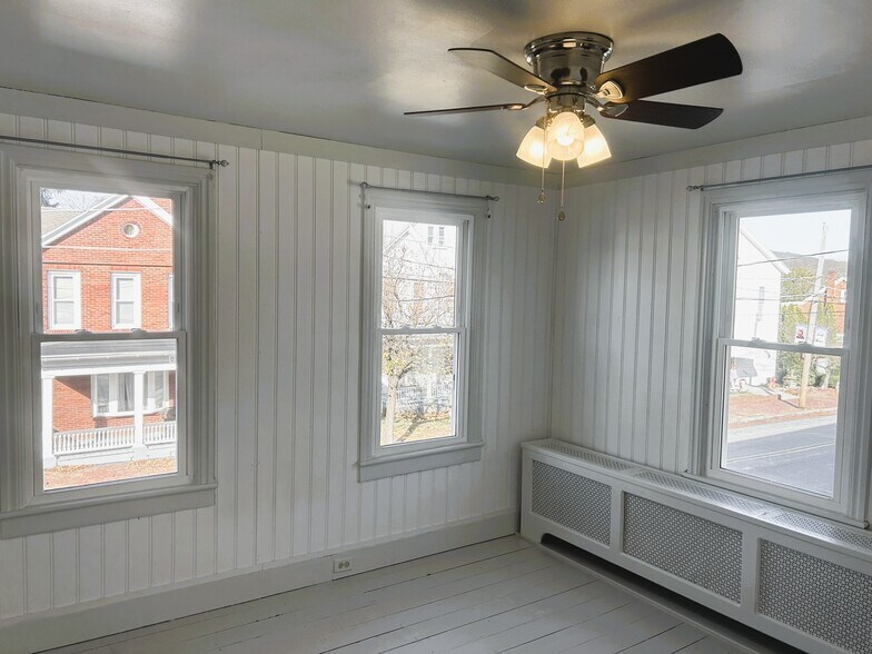 Building Photo - 241 Market St