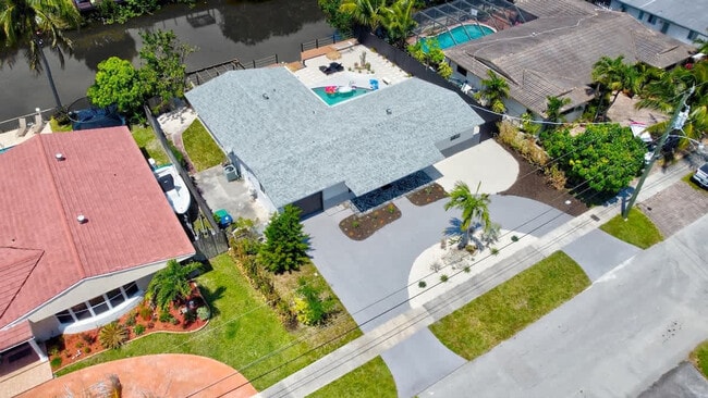 Building Photo - 2325 NE 195th St