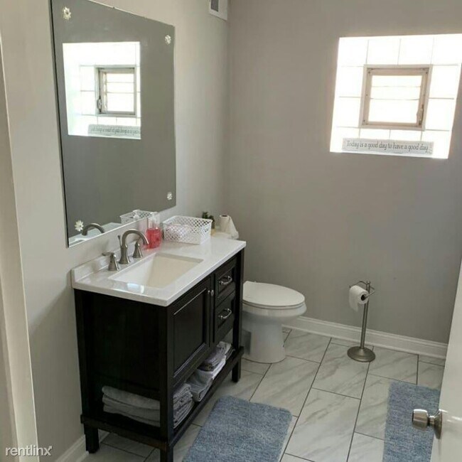 Building Photo - 8136 S Kedzie Ave