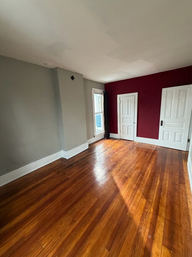 Building Photo - 612 Cherry St