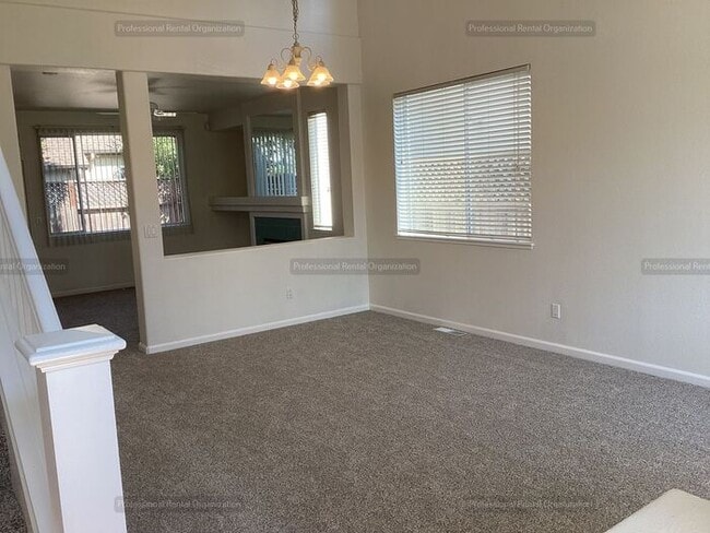 Building Photo - “Bright & Inviting Santa Rosa Home | Cathe...