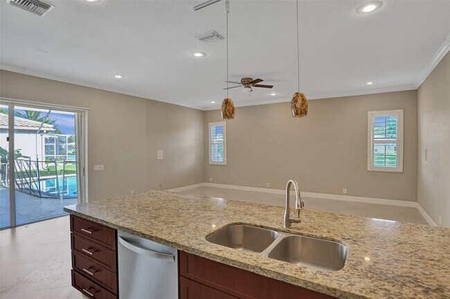 Building Photo - 5977 NW 73rd Ct