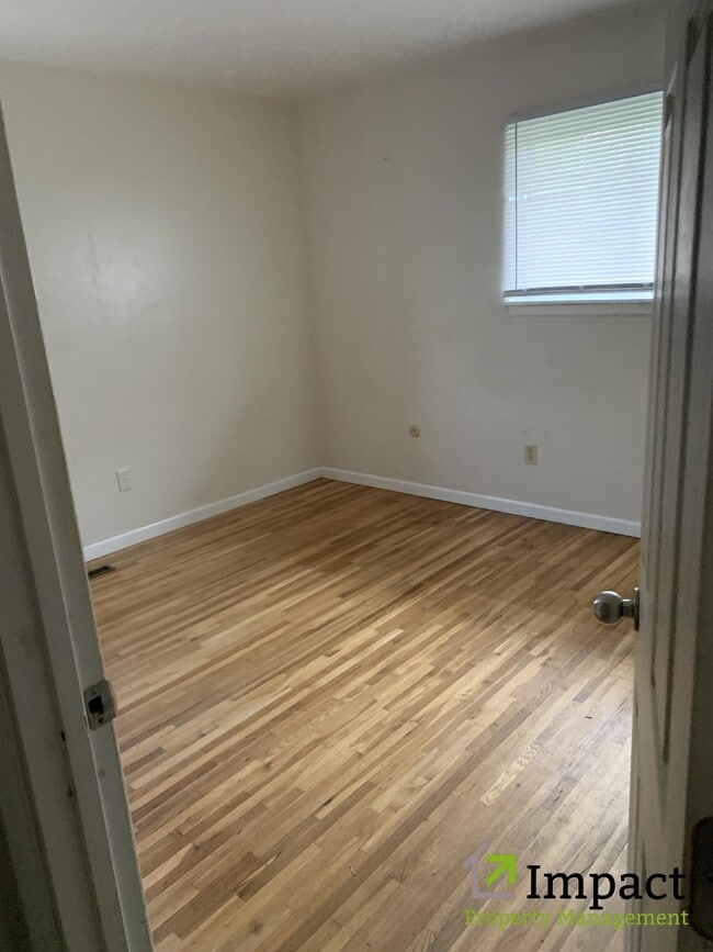 Building Photo - 2619 Weir Ave