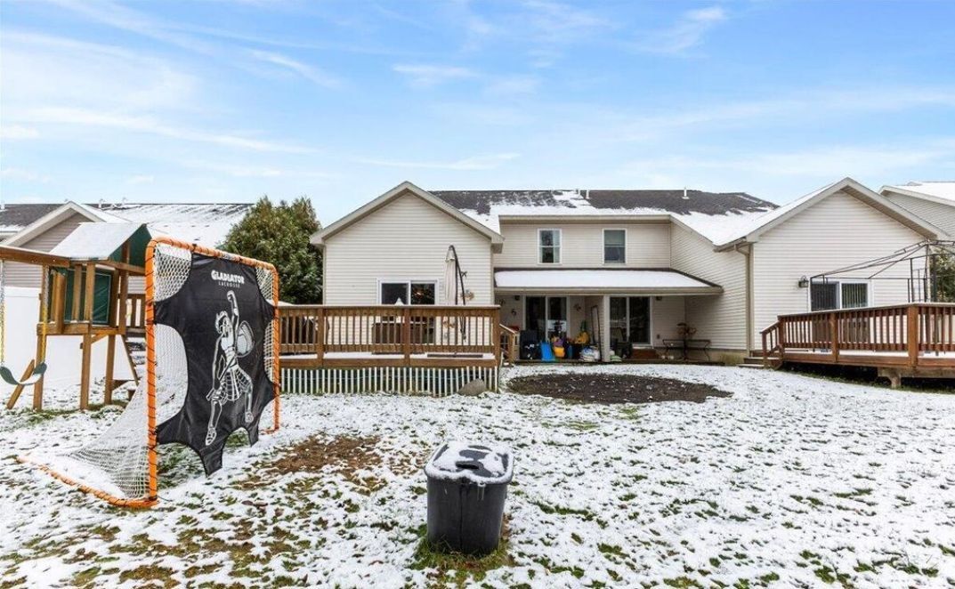 Building Photo - 949 Hudson Ave