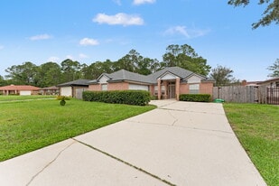 Building Photo - 1845 Daytona Ln N