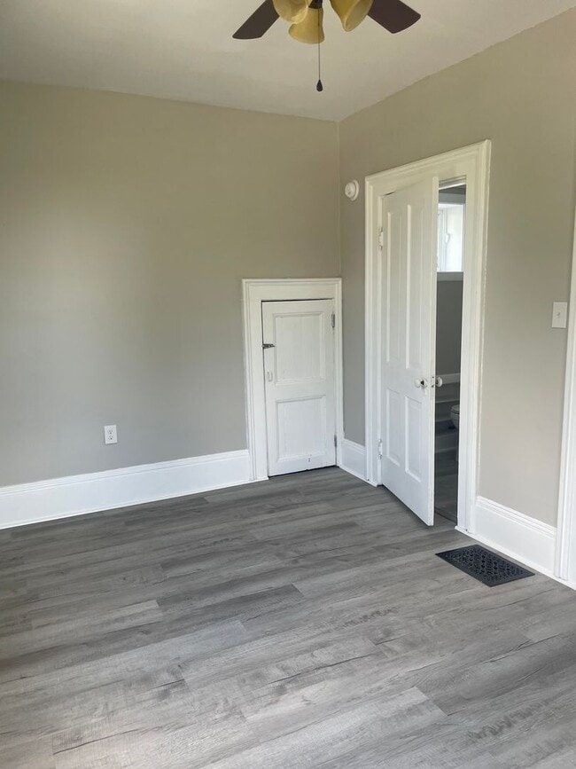 Building Photo - Oakland827