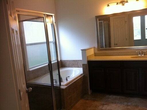 Building Photo - 3 bedroom, 2 bathroom home in Avalon Park