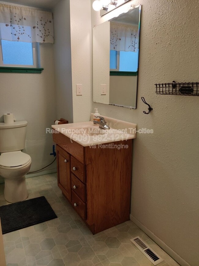 Building Photo - 1607 Putnam St