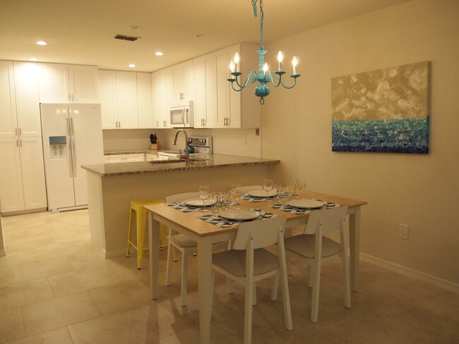 Building Photo - ** EMERALD WOODS ** 2-BED\2-BATH FIRST FLO...