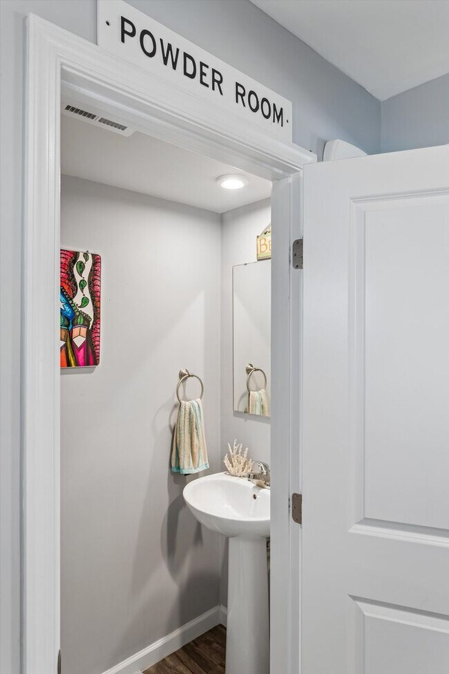 Building Photo - 4 Bedroom / 2.5 Bathroom - Marquis Hills
