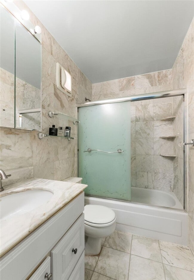 Building Photo - QShore