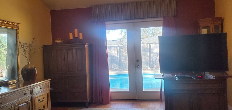 Master Bedrooml - 2620 Moody Ave