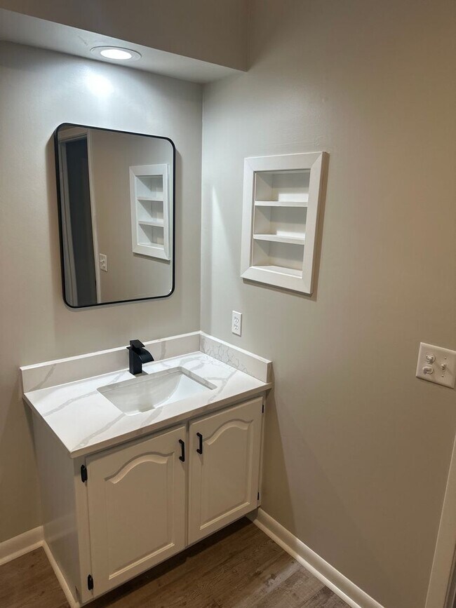 Building Photo - Completely Remodeled 2 Bedroom, 2 Bathroom ground floor Condo in Heber Springs