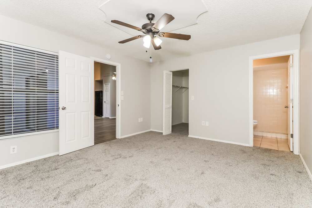 Building Photo - 10935 Livingston Dr