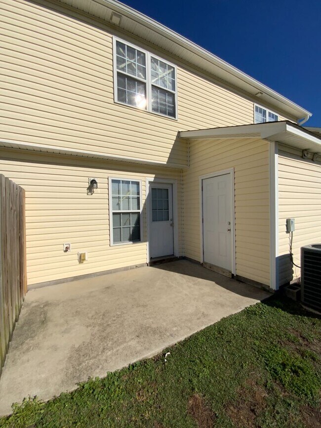 Building Photo - 2 BR 2.5 BA Townhouse Cornerstone Village