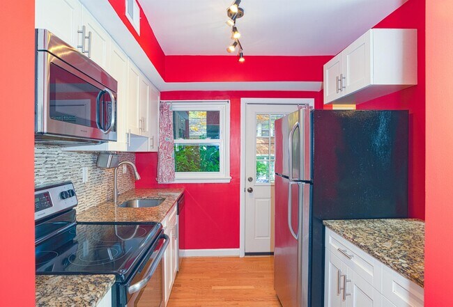 Building Photo - 8524 Manchester Rd