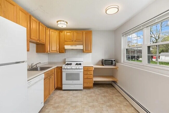 Building Photo - 39 Farrwood Ave