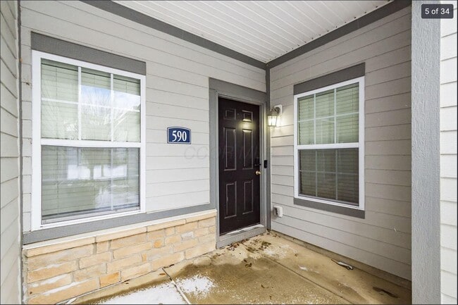 Building Photo - 590 Redwood Ln