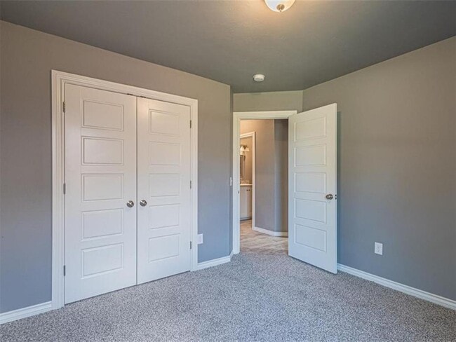 Building Photo - 409 Grove St